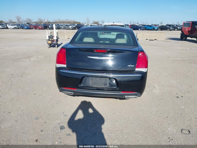 2017 Chrysler 300 Limited მანქანა იყიდება აუქციონზე, vin: 2C3CCAAG8HH617938, აუქციონის ნომერი: 44459708