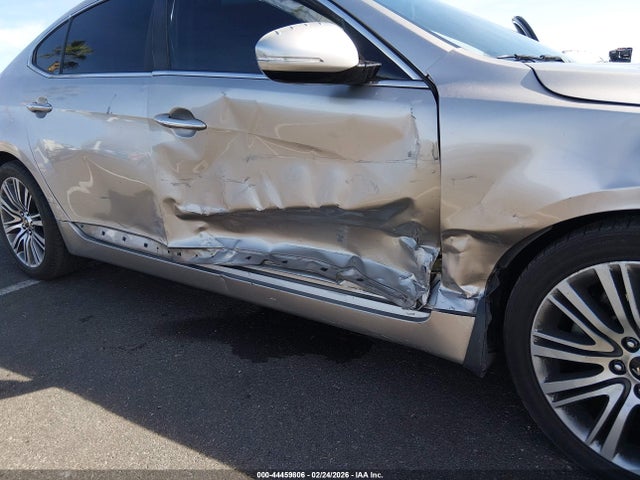 KNALN4D70E5137556 KIA Cadenza Premium