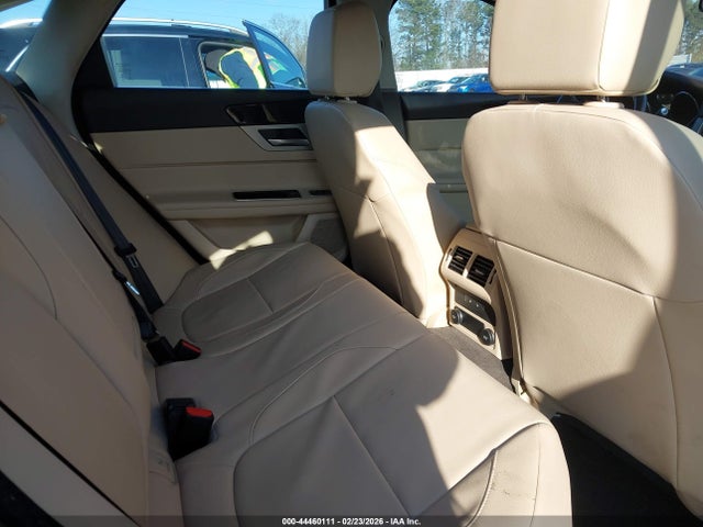 2017 JAGUAR XF SAJBJ4BV8HCY37161 Photo 7