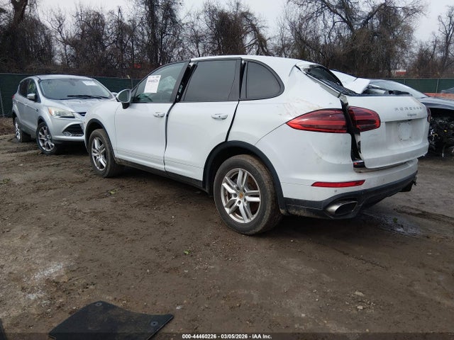 2016 PORSCHE CAYENNE WP1AA2A22GKA14931 Photo 2