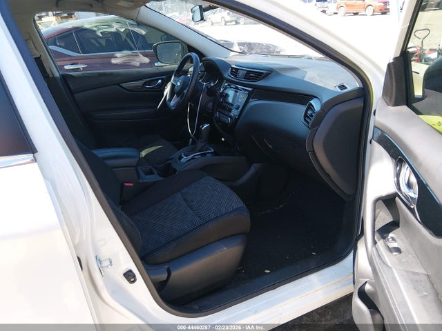 JN1BJ1CP8HW019542 Nissan Rogue Sport Sv