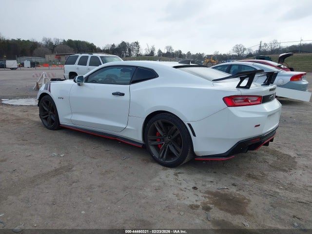 2018 CHEVROLET CAMARO 1G1FF1R71J0102450 Photo 2