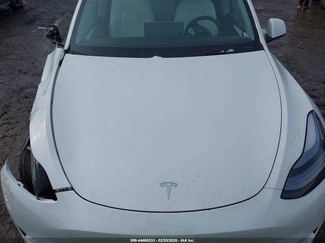 2024 Tesla Model Y Long Range Dual Motor All-wheel Drive მანქანა იყიდება აუქციონზე, vin: 7SAYGAEE4RF121382, აუქციონის ნომერი: 44460333