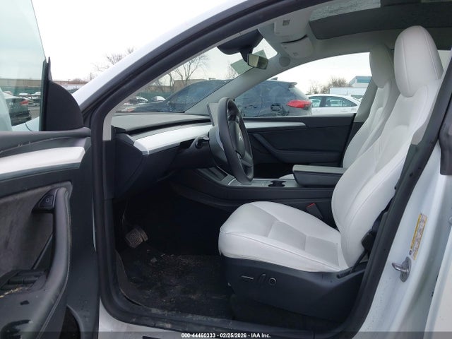 2024 Tesla Model Y Long Range Dual Motor All-wheel Drive მანქანა იყიდება აუქციონზე, vin: 7SAYGAEE4RF121382, აუქციონის ნომერი: 44460333