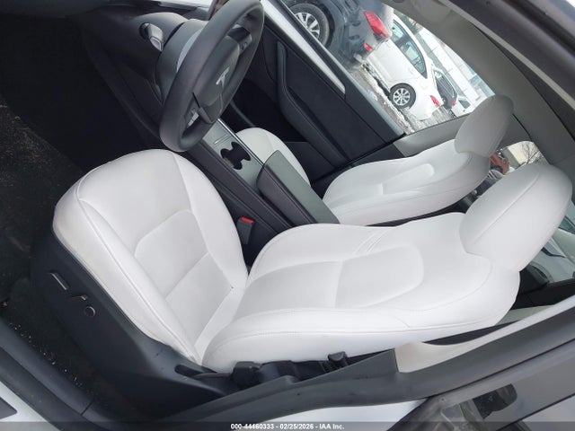 2024 Tesla Model Y Long Range Dual Motor All-wheel Drive მანქანა იყიდება აუქციონზე, vin: 7SAYGAEE4RF121382, აუქციონის ნომერი: 44460333
