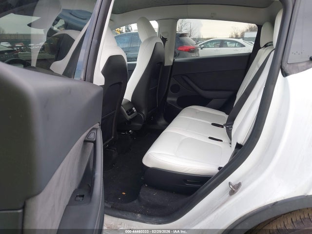 2024 Tesla Model Y Long Range Dual Motor All-wheel Drive მანქანა იყიდება აუქციონზე, vin: 7SAYGAEE4RF121382, აუქციონის ნომერი: 44460333