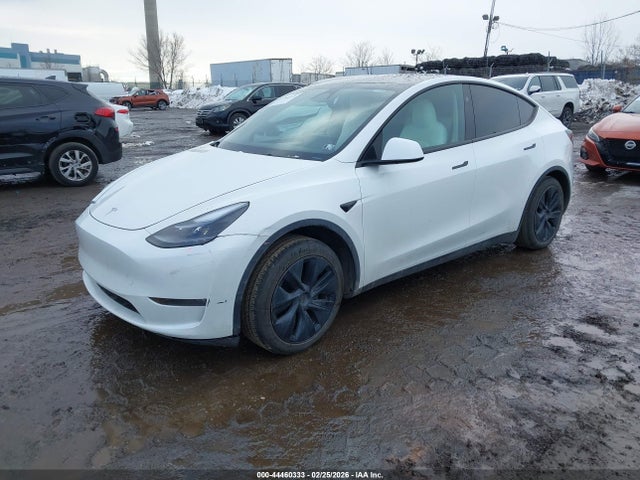 2024 Tesla Model Y Long Range Dual Motor All-wheel Drive მანქანა იყიდება აუქციონზე, vin: 7SAYGAEE4RF121382, აუქციონის ნომერი: 44460333