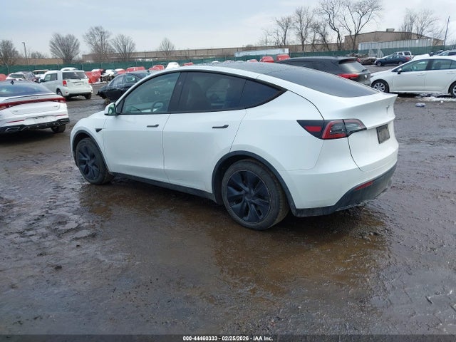 2024 Tesla Model Y Long Range Dual Motor All-wheel Drive მანქანა იყიდება აუქციონზე, vin: 7SAYGAEE4RF121382, აუქციონის ნომერი: 44460333