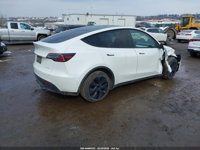 2024 Tesla Model Y Long Range Dual Motor All-wheel Drive მანქანა იყიდება აუქციონზე, vin: 7SAYGAEE4RF121382, აუქციონის ნომერი: 44460333