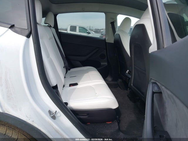 2024 Tesla Model Y Long Range Dual Motor All-wheel Drive მანქანა იყიდება აუქციონზე, vin: 7SAYGAEE4RF121382, აუქციონის ნომერი: 44460333