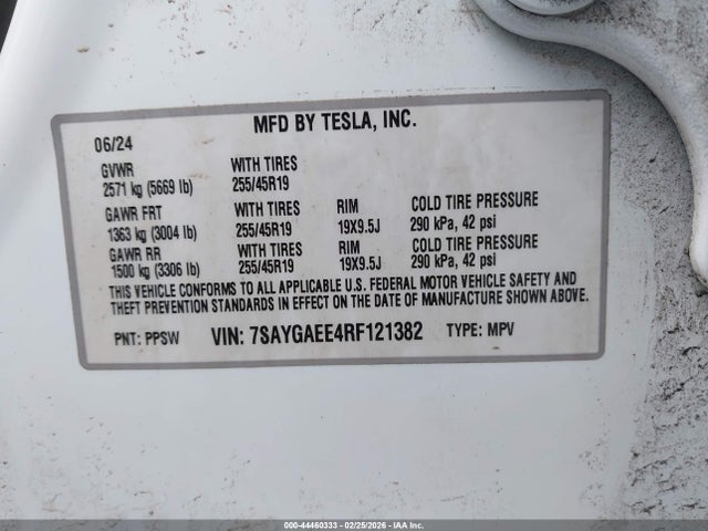 2024 Tesla Model Y Long Range Dual Motor All-wheel Drive მანქანა იყიდება აუქციონზე, vin: 7SAYGAEE4RF121382, აუქციონის ნომერი: 44460333