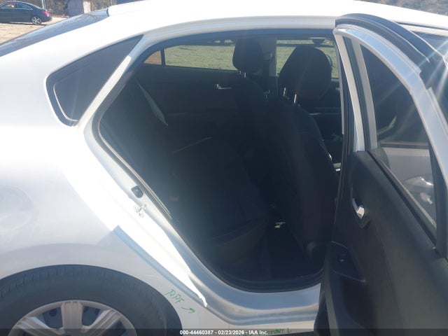 3KPA24AD7NE443929 KIA RIO S