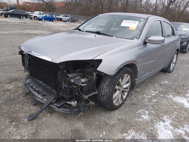44460796 :رقم المزاد ، 1C3CCBCG5DN558349 vin ، 2013 Chrysler 200 Limited مزاد بيع