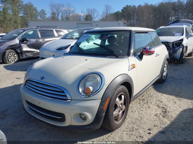 2011 MINI COOPER WMWSU3C59BT181717 Photo 1