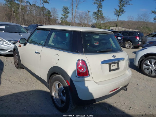2011 MINI COOPER WMWSU3C59BT181717 Photo 2