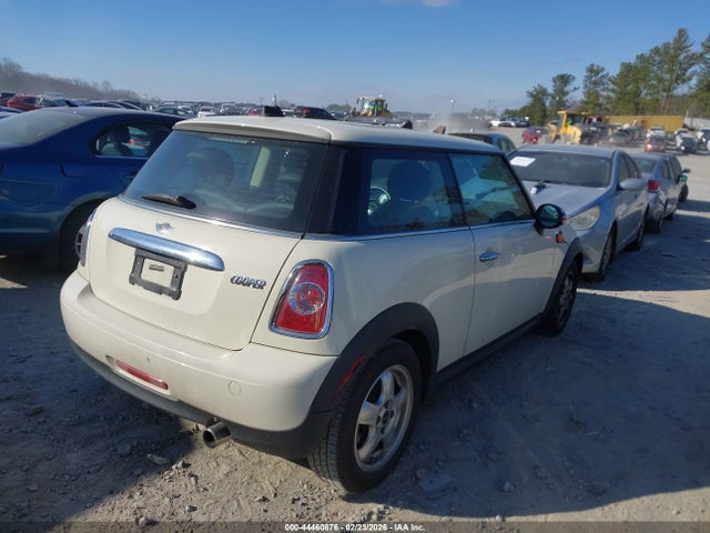 2011 MINI COOPER WMWSU3C59BT181717 Photo 3