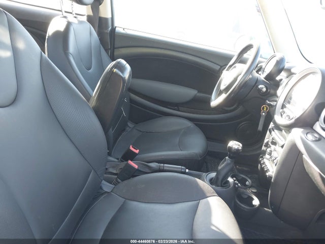 2011 MINI COOPER WMWSU3C59BT181717 Photo 4