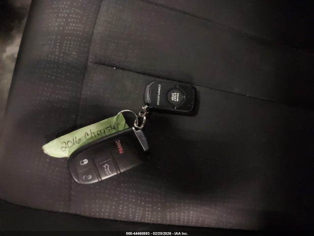 44460893 :رقم المزاد ، 1C3CCCABXGN159079 vin ، 2016 Chrysler 200 Limited مزاد بيع