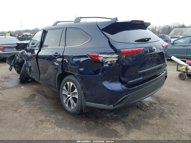 2022 TOYOTA HIGHLANDER 5TDGZRBH0NS223798 Photo 2