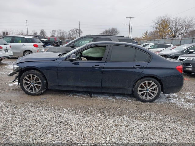 44460931 :رقم المزاد ، WBA8E1G53GNU12287 vin ، 2016 Bmw 320i مزاد بيع