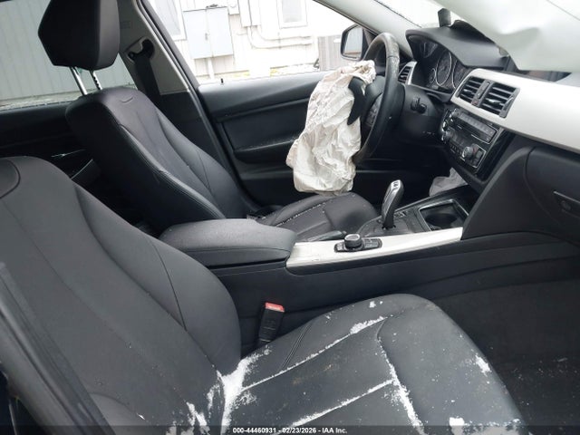 44460931 :رقم المزاد ، WBA8E1G53GNU12287 vin ، 2016 Bmw 320i مزاد بيع