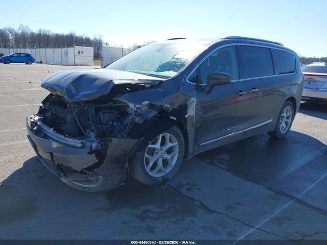 44460963 :رقم المزاد ، 2C4RC1BG5JR204623 vin ، 2018 Chrysler Pacifica Touring L مزاد بيع