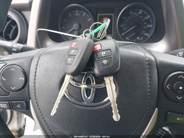 Toyota RAV4 LE 2018 JTMBFREV0JJ246722 Image 11