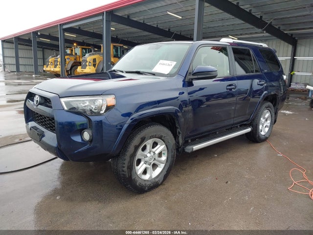Toyota 4RUNNER SR5 2015 JTEBU5JR7F5208326 Image 2