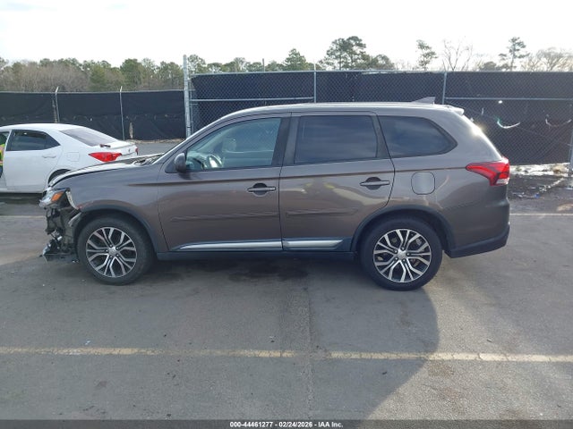 Продажа на аукционе авто 2017 Mitsubishi Outlander Es, vin: JA4AD2A34HZ011422, номер лота: 44461277