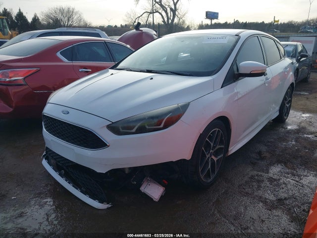 44461683 :رقم المزاد ، 1FADP3K29FL358286 vin ، 2015 Ford Focus Se مزاد بيع