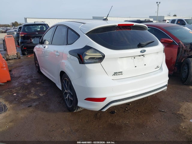 44461683 :رقم المزاد ، 1FADP3K29FL358286 vin ، 2015 Ford Focus Se مزاد بيع