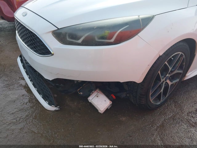 44461683 :رقم المزاد ، 1FADP3K29FL358286 vin ، 2015 Ford Focus Se مزاد بيع