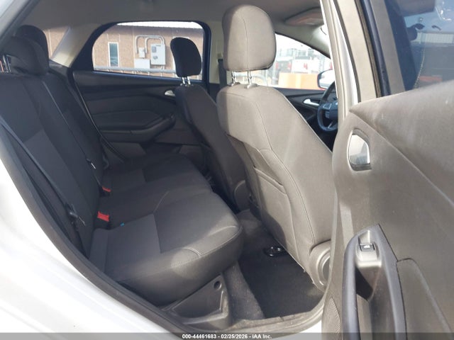44461683 :رقم المزاد ، 1FADP3K29FL358286 vin ، 2015 Ford Focus Se مزاد بيع