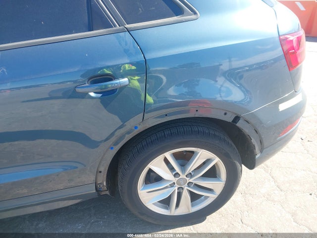 44461684 :رقم المزاد ، WA1ECCFS8HR006413 vin ، 2017 Audi Q3 2.0t Premium مزاد بيع