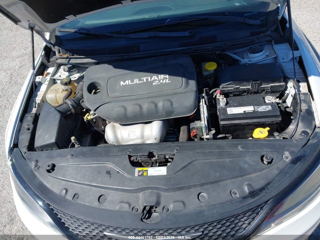 2015 Chrysler 200 S მანქანა იყიდება აუქციონზე, vin: 1C3CCCBB2FN537358, აუქციონის ნომერი: 44461752