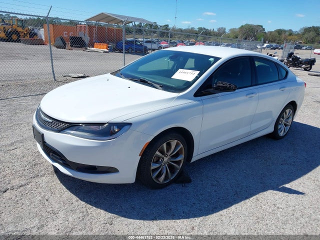 2015 Chrysler 200 S მანქანა იყიდება აუქციონზე, vin: 1C3CCCBB2FN537358, აუქციონის ნომერი: 44461752