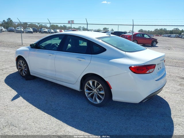 2015 Chrysler 200 S მანქანა იყიდება აუქციონზე, vin: 1C3CCCBB2FN537358, აუქციონის ნომერი: 44461752