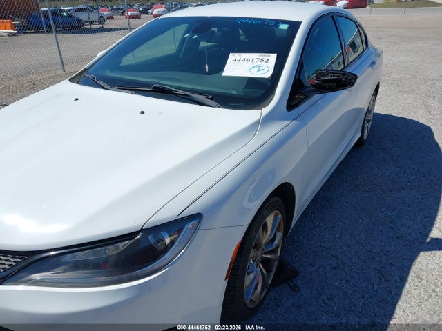 2015 Chrysler 200 S მანქანა იყიდება აუქციონზე, vin: 1C3CCCBB2FN537358, აუქციონის ნომერი: 44461752