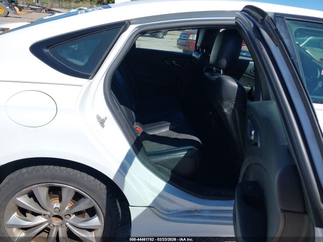 2015 Chrysler 200 S მანქანა იყიდება აუქციონზე, vin: 1C3CCCBB2FN537358, აუქციონის ნომერი: 44461752