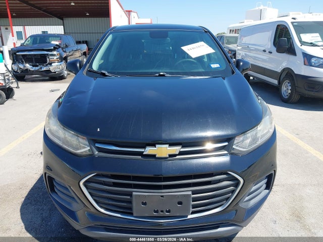 3GNCJKSB6HL236680 Chevrolet TRAX LS
