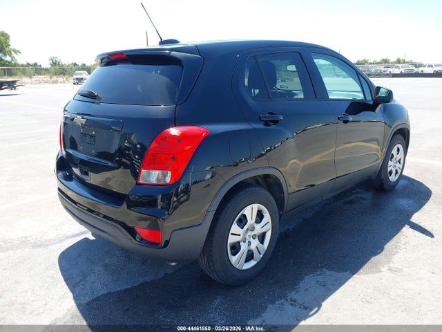 3GNCJKSB6HL236680 Chevrolet TRAX LS