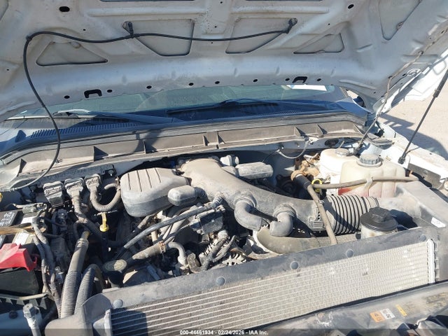Ford F-550 Chassis Xl 2015 1FDUF5GY0FEA16845 Image 9