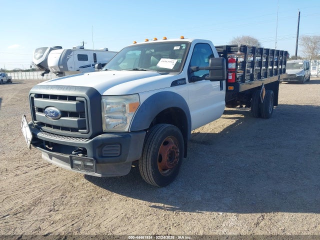 Ford F-550 Chassis Xl 2015 1FDUF5GY0FEA16845 Image 2