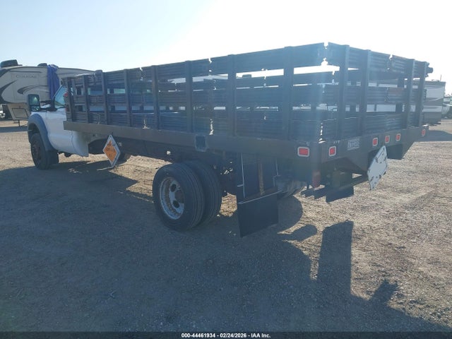 Ford F-550 Chassis Xl 2015 1FDUF5GY0FEA16845 Image 3
