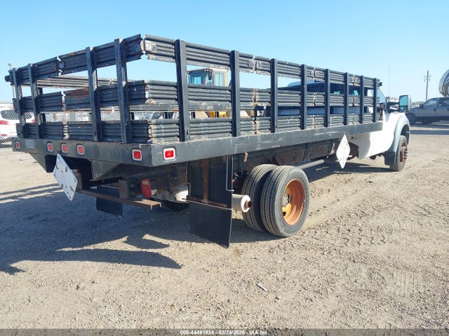 Ford F-550 Chassis Xl 2015 1FDUF5GY0FEA16845 Image 4