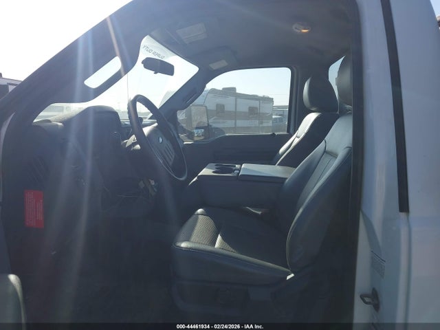 Ford F-550 Chassis Xl 2015 1FDUF5GY0FEA16845 Image 7