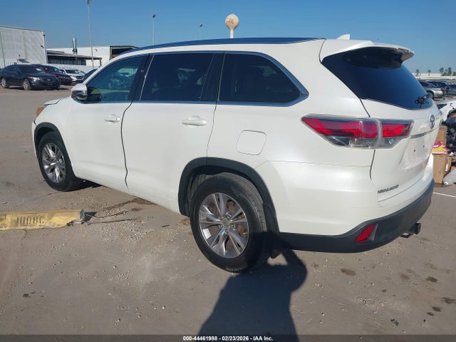 44461988 :رقم المزاد ، 5TDKKRFH3FS102449 vin ، 2015 Toyota Highlander Xle V6 مزاد بيع