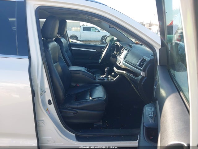 44461988 :رقم المزاد ، 5TDKKRFH3FS102449 vin ، 2015 Toyota Highlander Xle V6 مزاد بيع