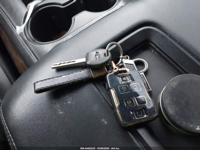 1GNSKBKC8JR215071 Chevrolet Tahoe Lt