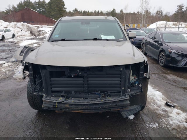1GNSKBKC8JR215071 Chevrolet Tahoe Lt